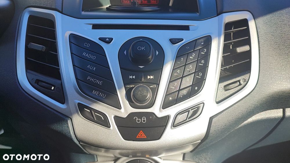 Ford Fiesta 1.25 Champions Edition - 32