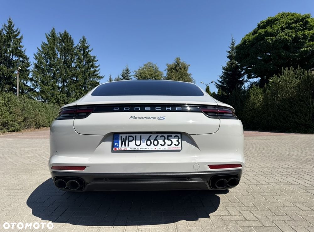 Porsche Panamera 4 - 8