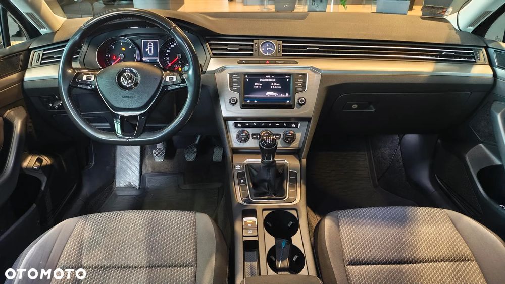Volkswagen Passat - 8