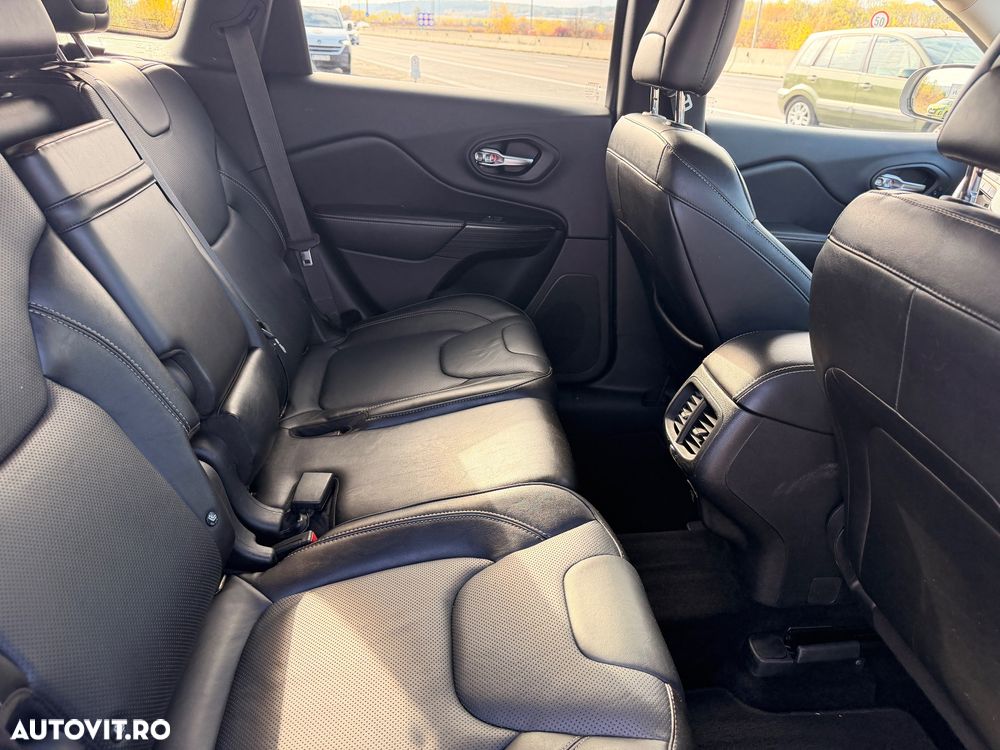 Jeep Cherokee - 6