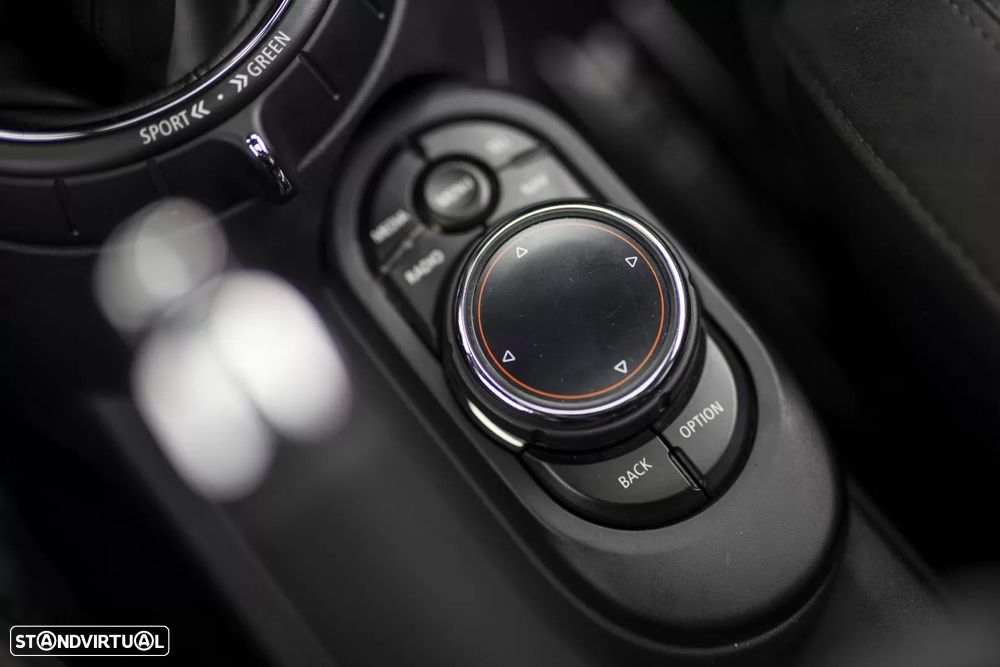 MINI 3 Portas Cooper D Auto - 18