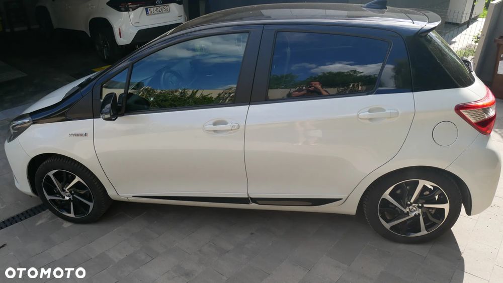 Toyota Yaris Hybrid 100 Selection Platinum - 13