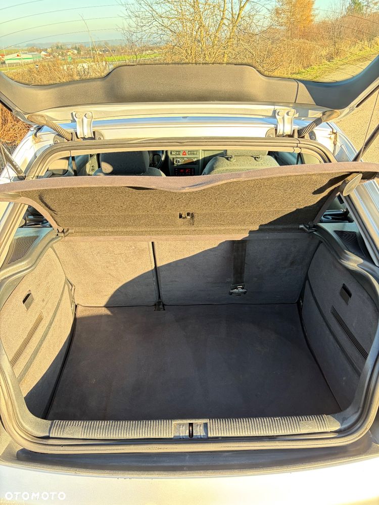 Audi A3 3-drzwiowe 1.6 Attraction - 10