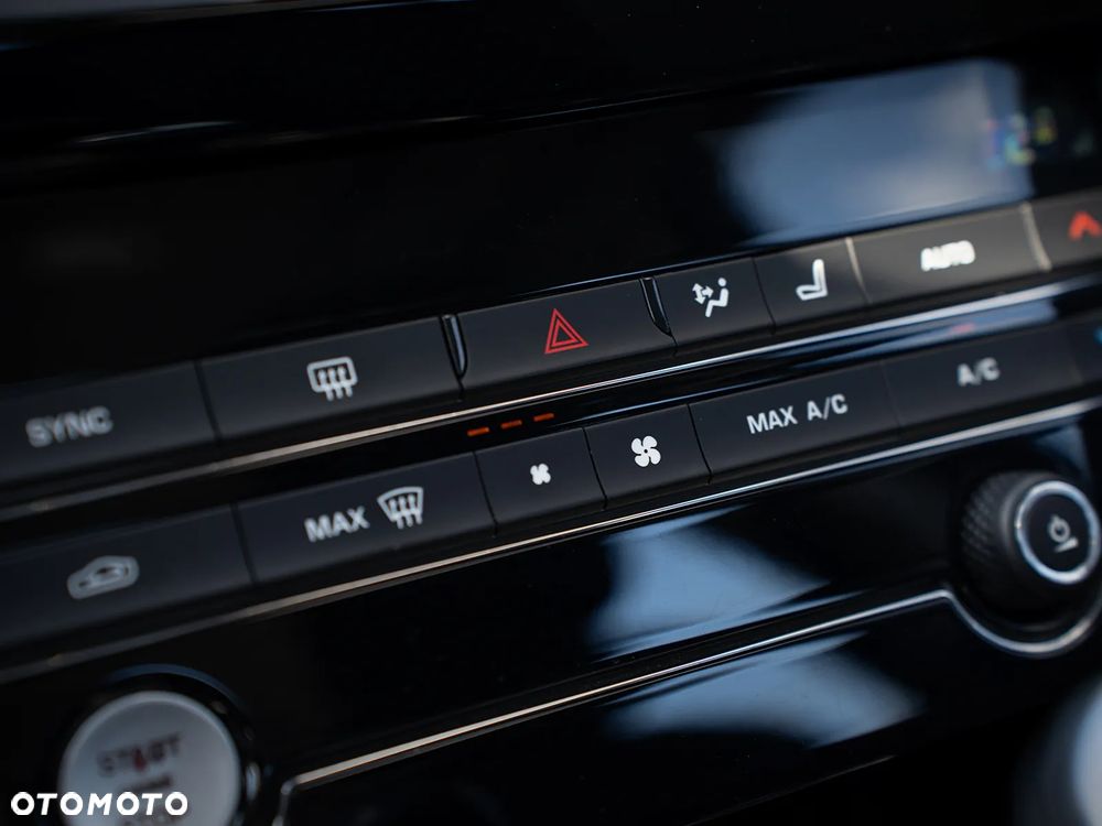 Jaguar XE 20d Pure - 20