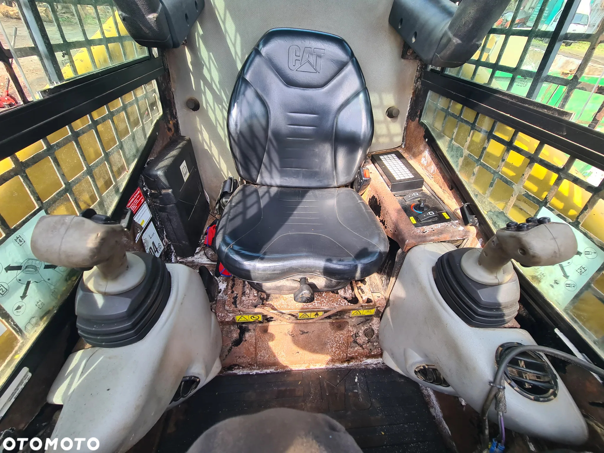 Caterpillar CAT 236B - 18