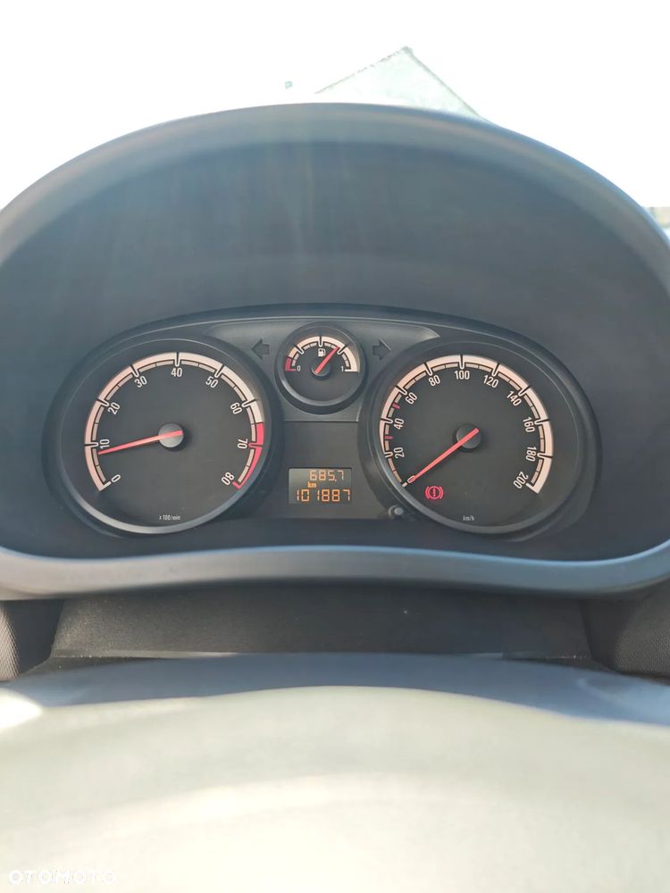 Opel Corsa 1.2 16V Essentia - 7