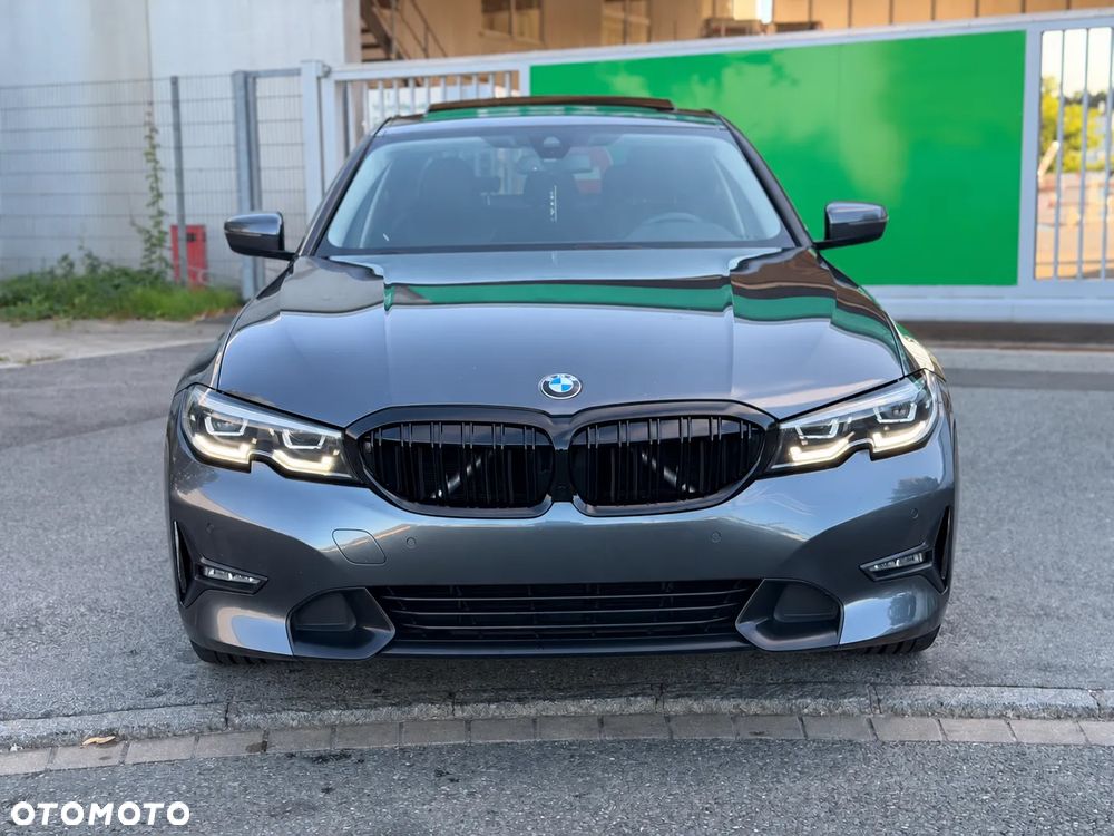 BMW Seria 3 330i Sport Line - 4
