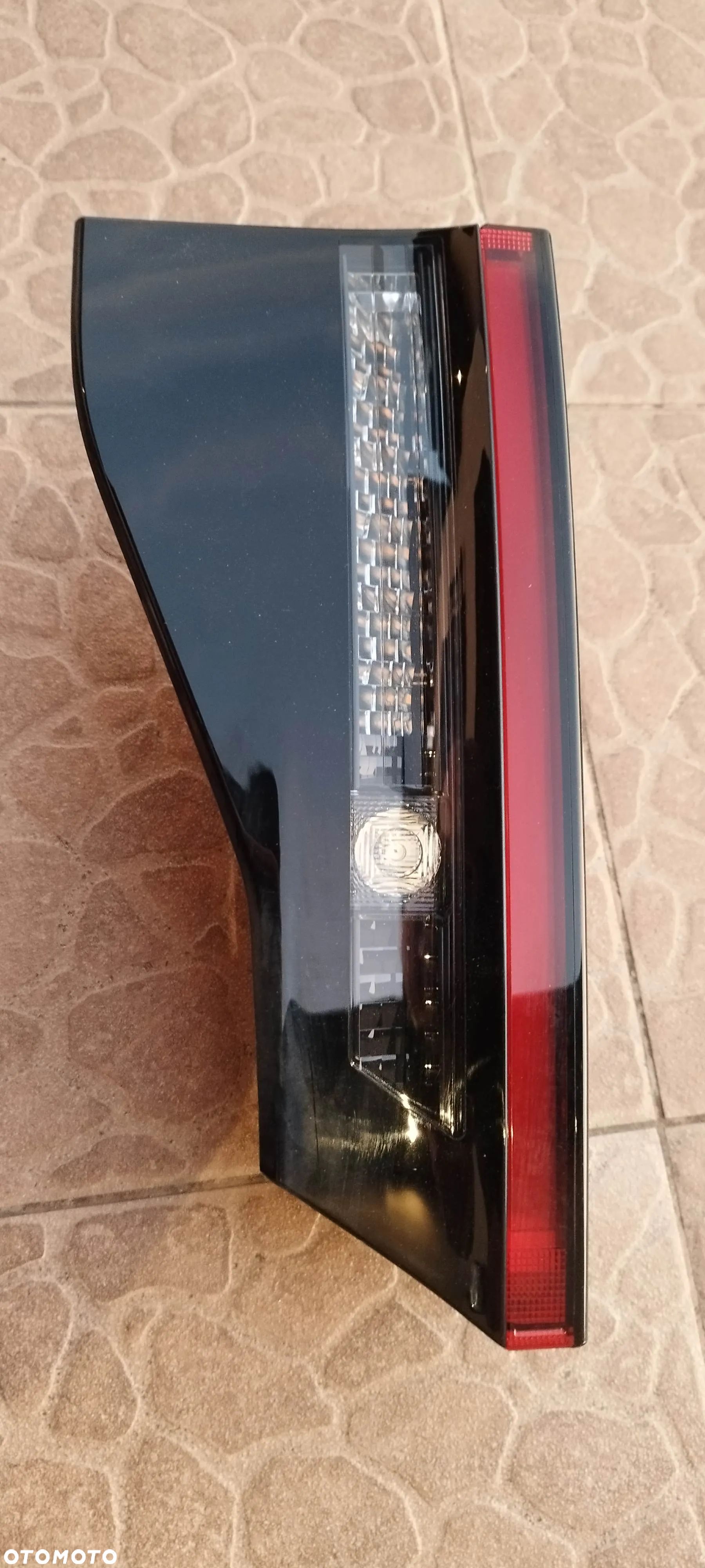 lampa tylna aygo x cross 81590-0db70 - 1