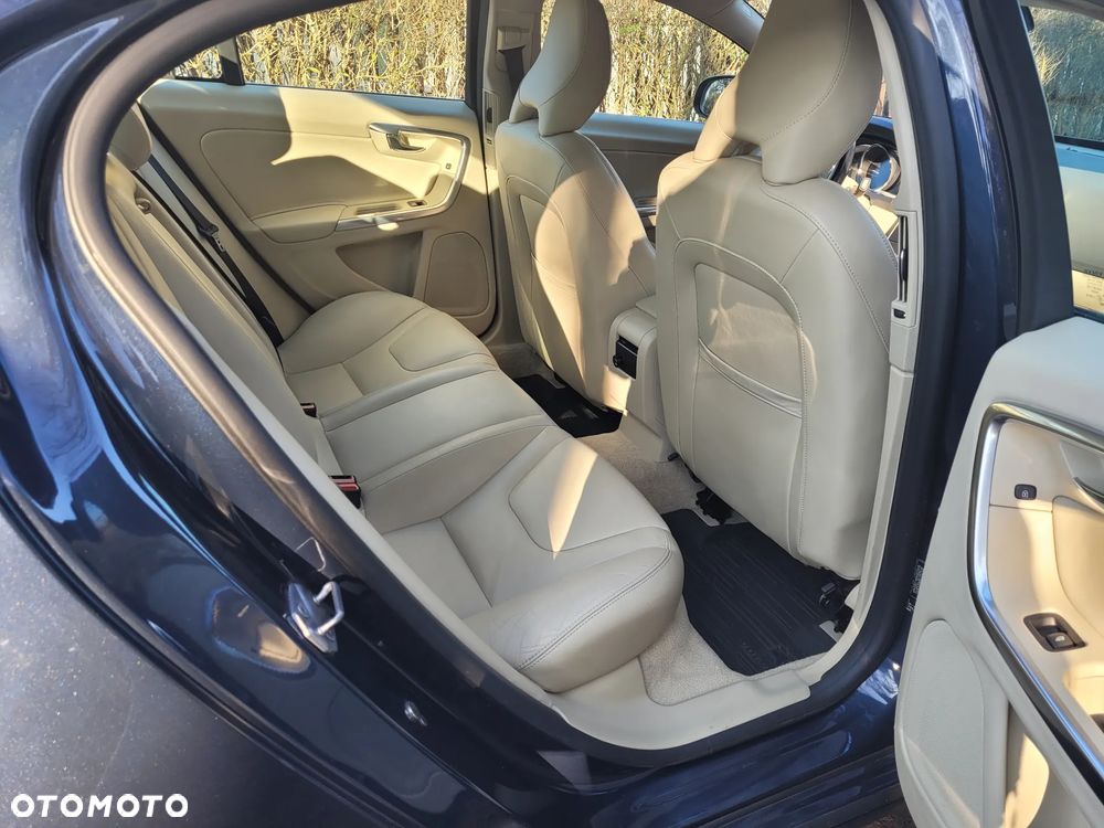 Volvo S60 D3 Geartronic Summum - 11