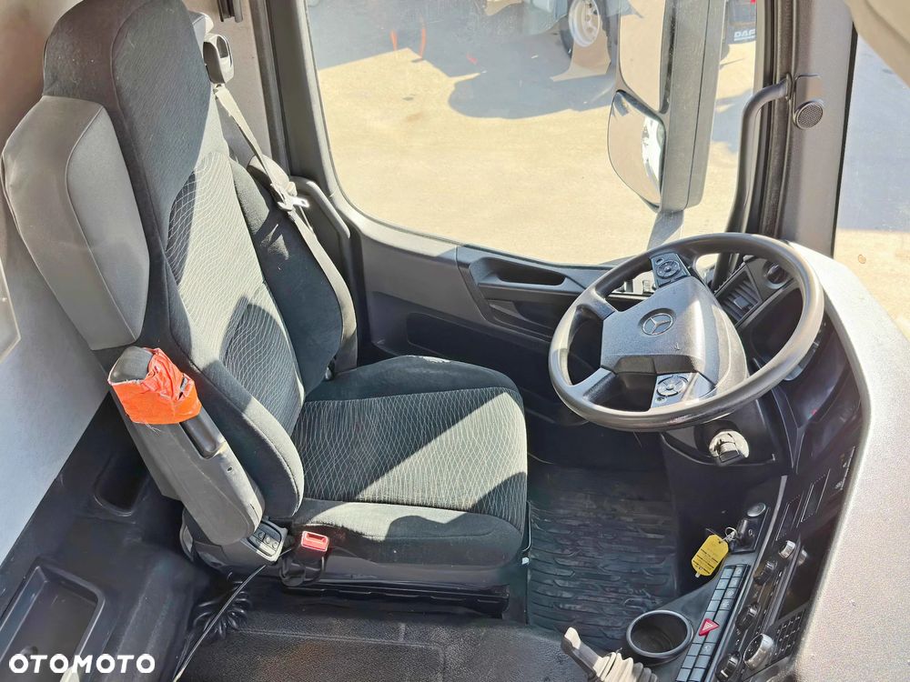 Mercedes-Benz AROCS 3743 * POMPA DO BETONU 24 m + PILOT * STAN BDB / 8x4 - 10