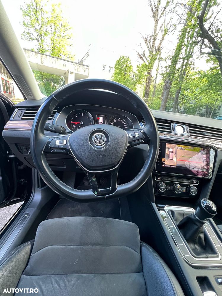 Volkswagen Passat 2.0 TDI Highline - 12