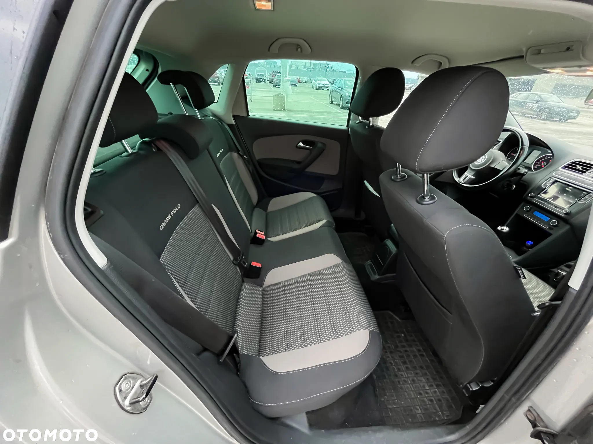Volkswagen Polo 1.6 TDI Cross - 12