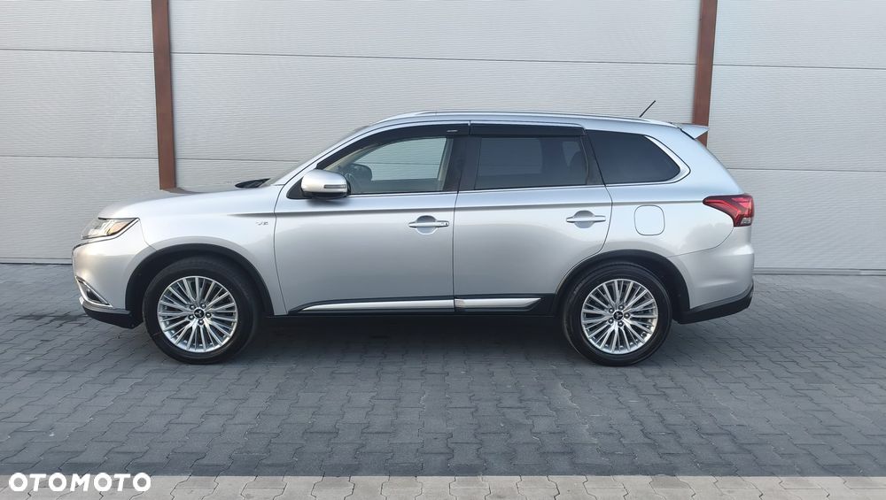 Mitsubishi Outlander - 3