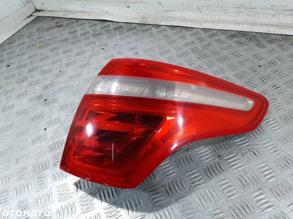 LAMPA TYLNA PRAWA CITROEN C4 PICASSO - 1