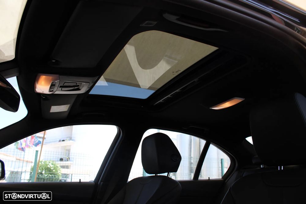 BMW 318 d Pack M - 28