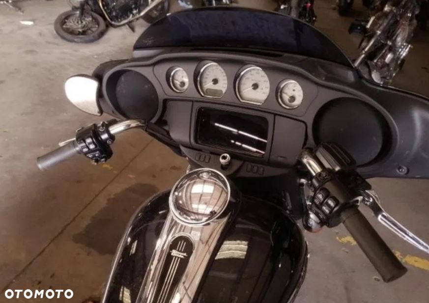 Harley-Davidson Touring Street Glide - 16