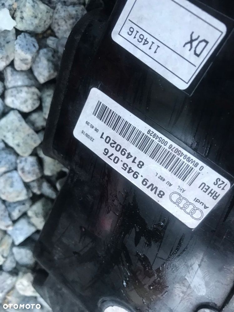 AUDI A4 B9 KOMBI LAMPA PRAWA TYŁ W KLAPĘ 8W9945076 - 2