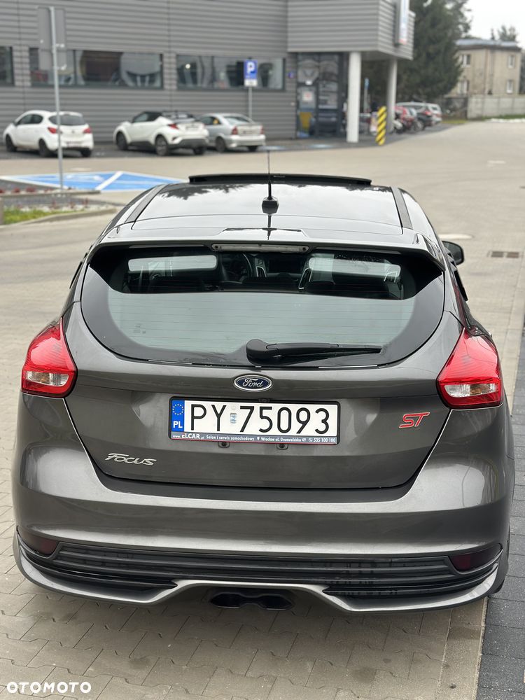 Ford Focus 2.0 EcoBoost ST - 17