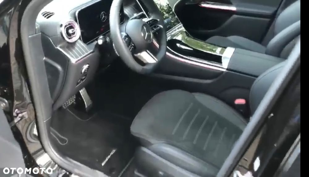 Mercedes-Benz GLC 300 d 4Matic 9G-TRONIC AMG Line Advanced - 17
