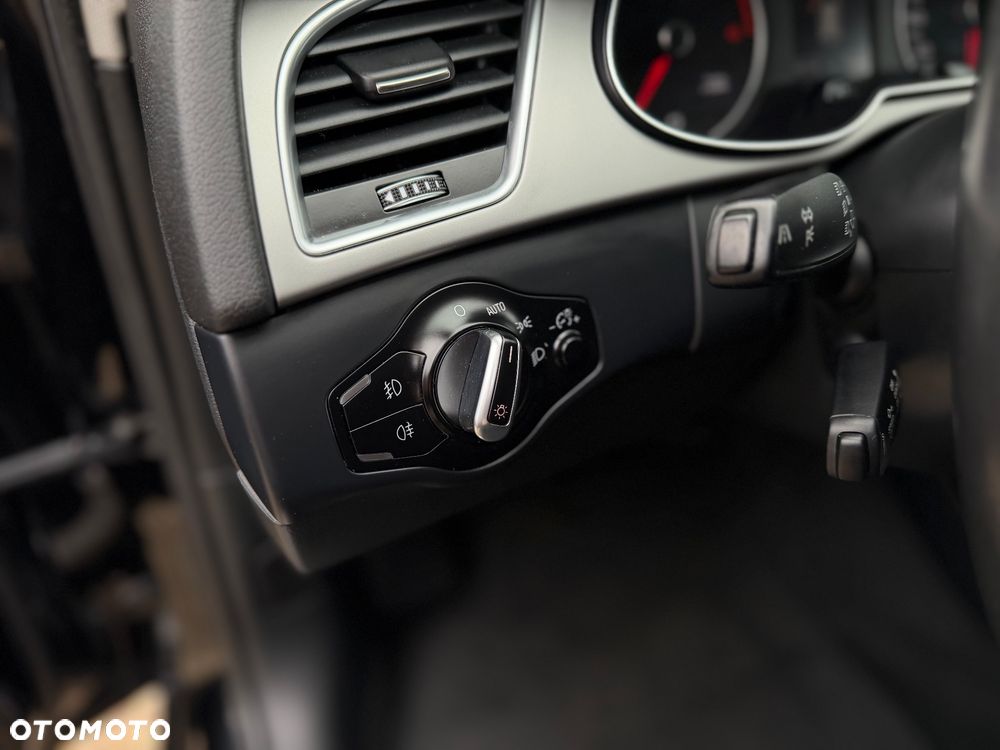 Audi A4 Avant 2.0 TDI DPF clean diesel Attraction - 17
