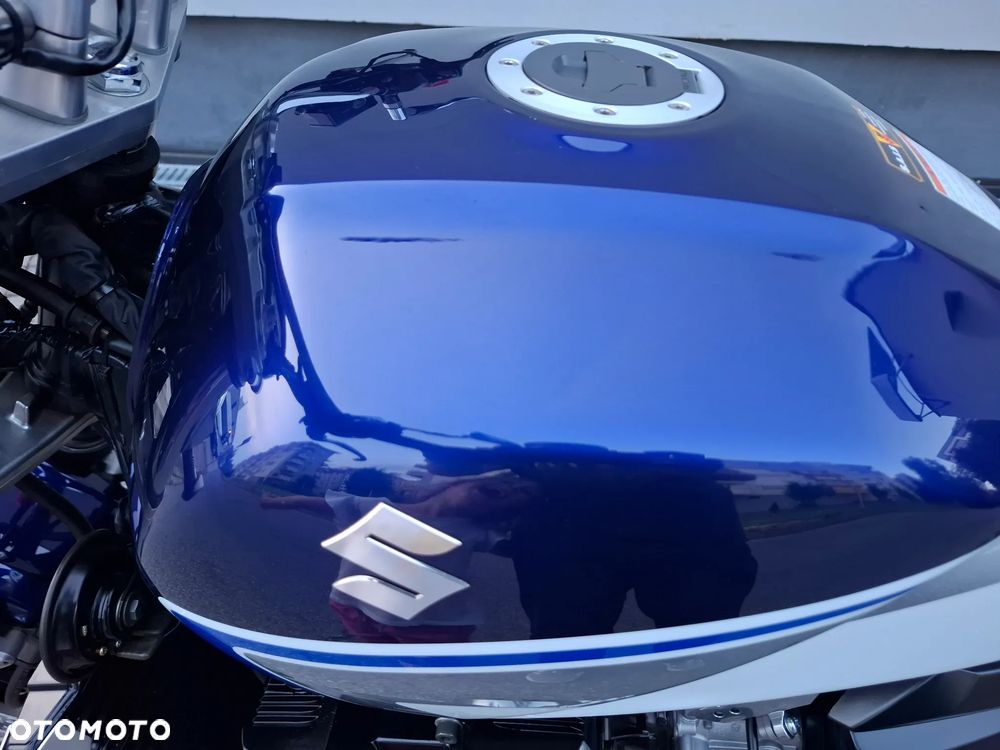 Suzuki GSX - 32