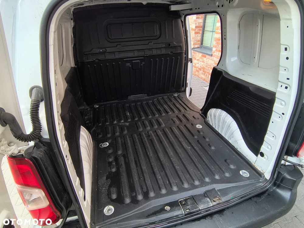 Peugeot PARTNER ProAce CITY Kangoo Express Berlingo pro ace - 16