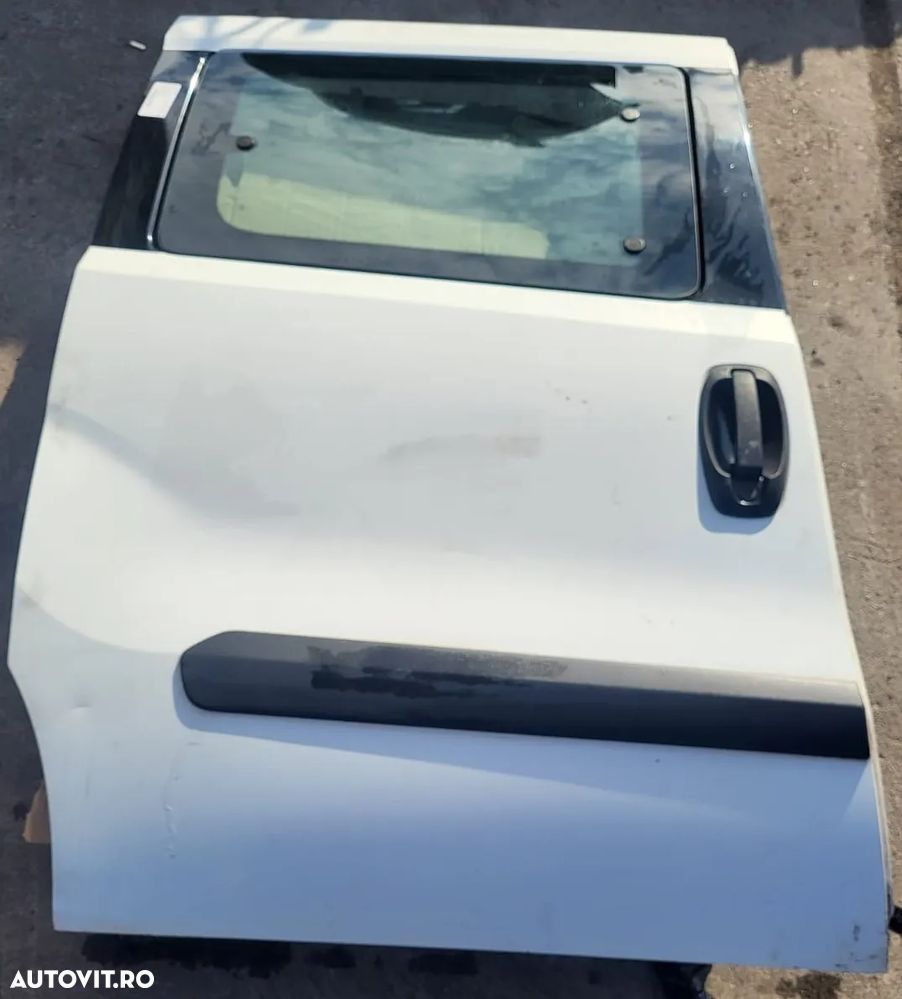 Vindem usa dreapta culisanta  laterala complecta  pentru Fiat Doblo 2014 - 2