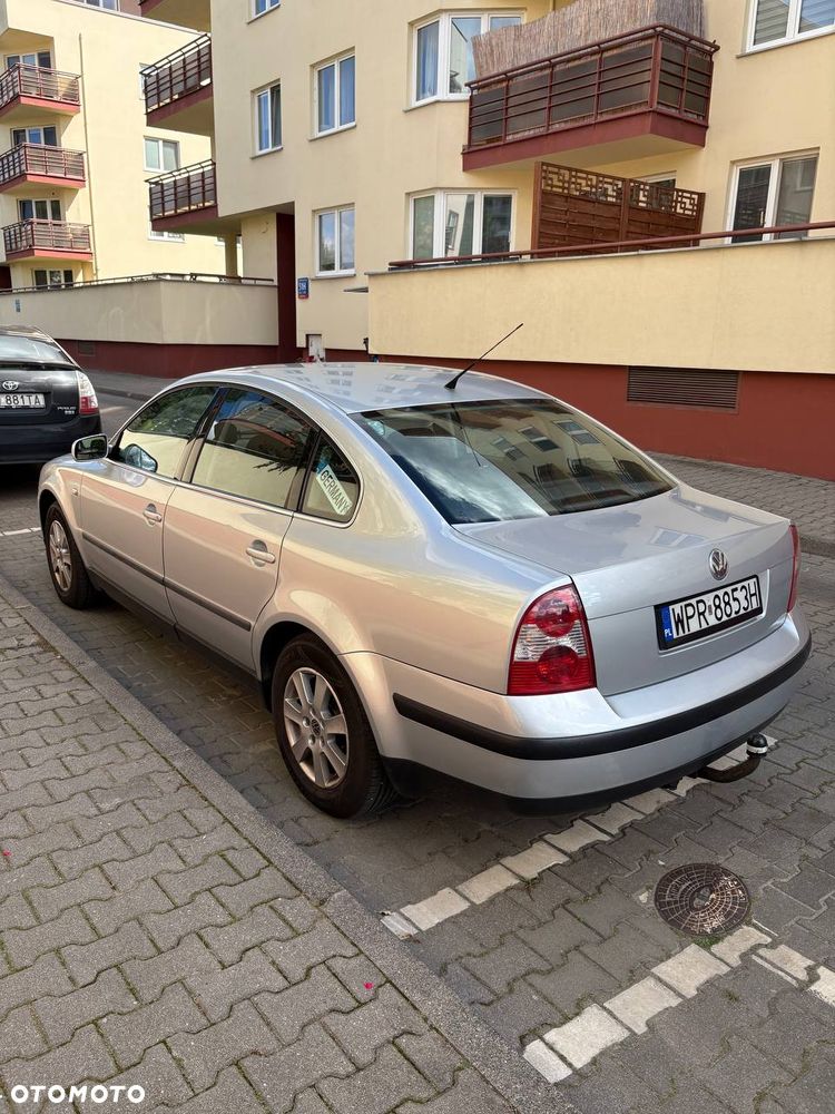 Volkswagen Passat 1.6 - 4