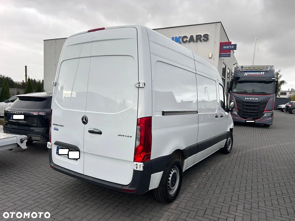 Mercedes-Benz Sprinter - 2