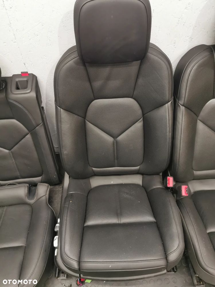 Porsche Macan 95B fotele kanapa tapicerki komplet czarna skóra - 6