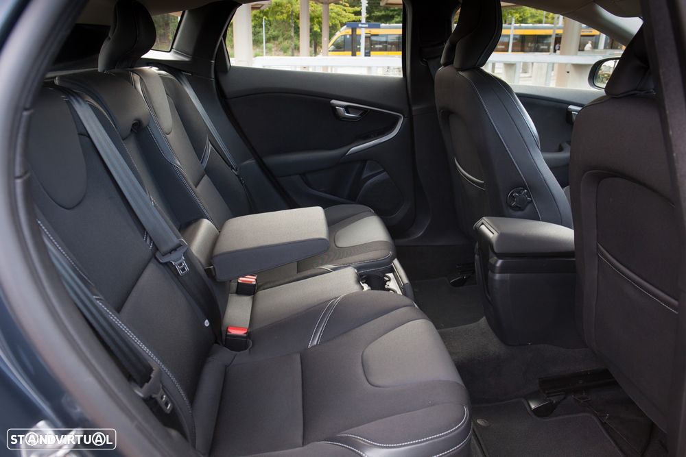 Volvo V40 2.0 D3 Momentum - 30