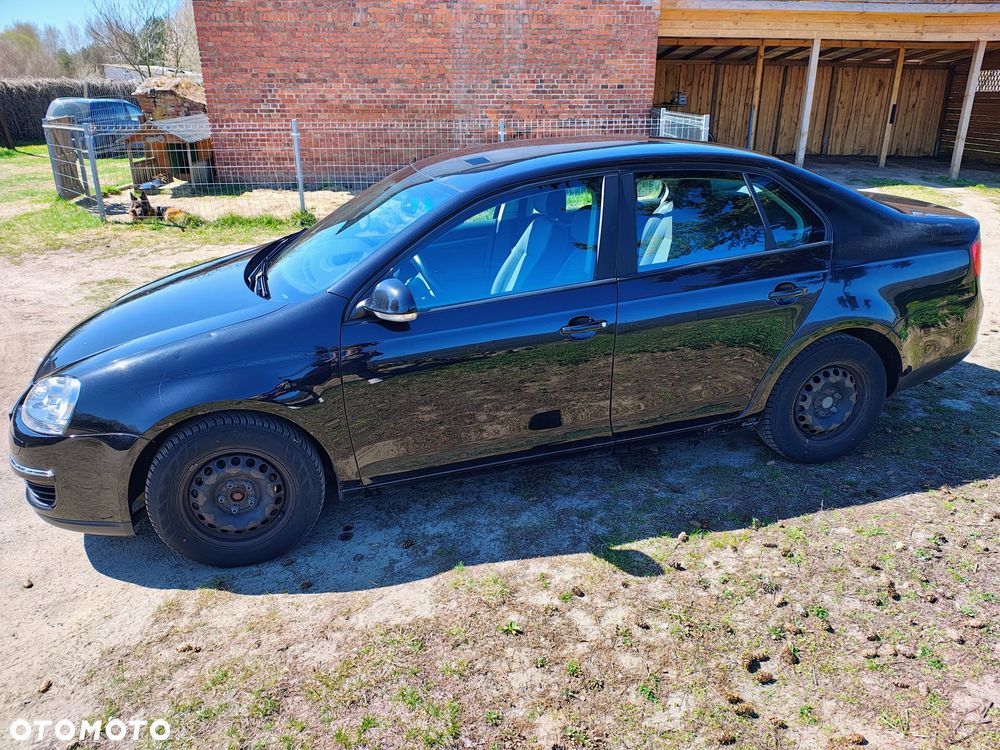 Volkswagen Jetta 1.6 Trendline - 8