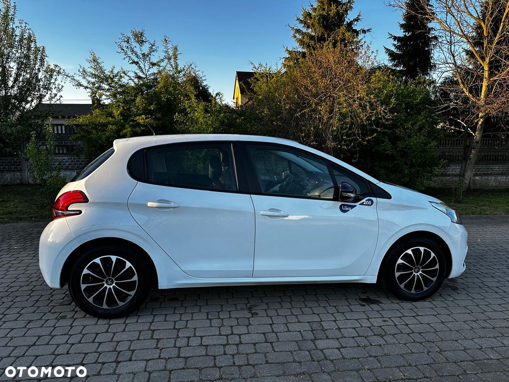Peugeot 208 - 4