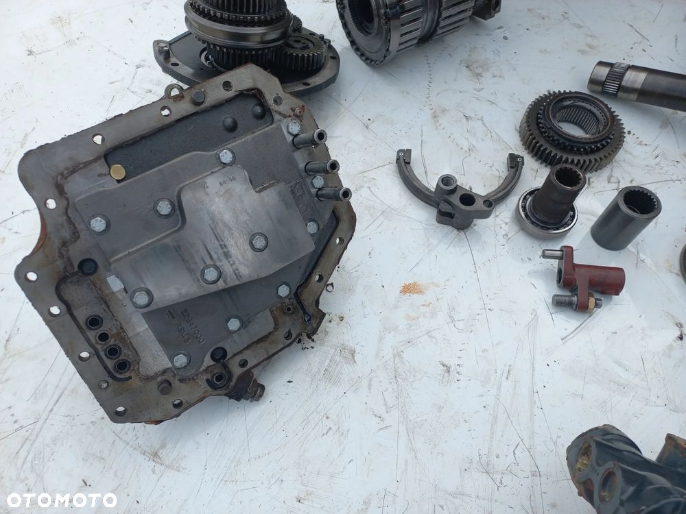 Części skrzyni biegów new holland,case,22647000,47126619,47126736,44980020,5197570,47131252,5198194,R902493582,1525503725,47124320,47127186,KOSZ,wałek,obudowa,most,atak,rozdzielacze hydrauliczne,pompahydrauliki,zwolnice,podnośnik,synchronizator,rewers,ramiona,wom. - 3