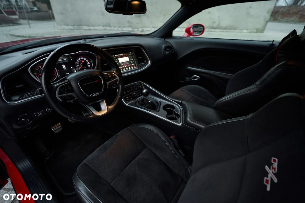 Dodge Challenger - 8