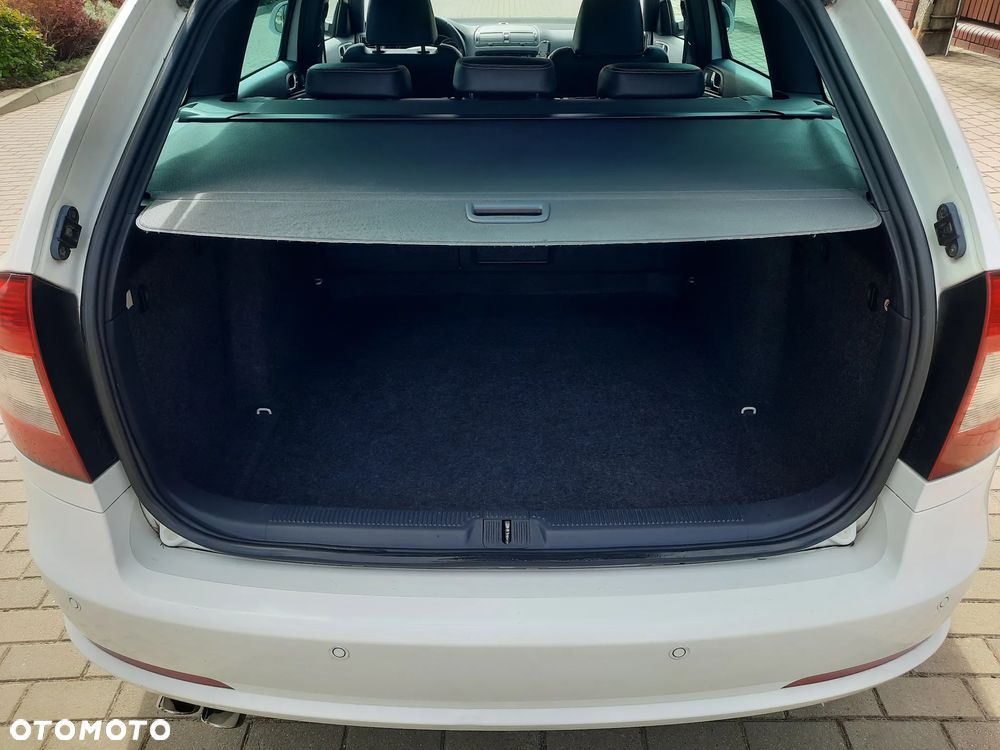 Skoda Octavia 2.0 TDI CR DPF RS - 25