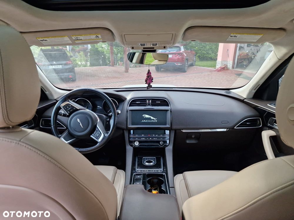 Jaguar F-Pace 30t AWD Prestige - 10