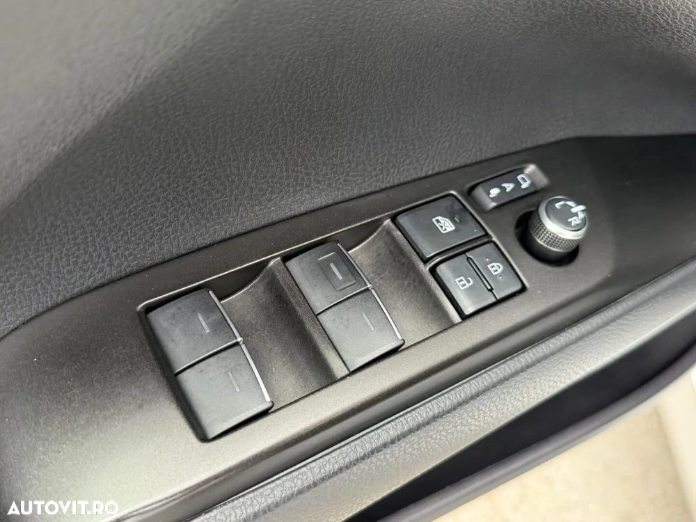 Toyota Camry 2.5 Dynamic - 24