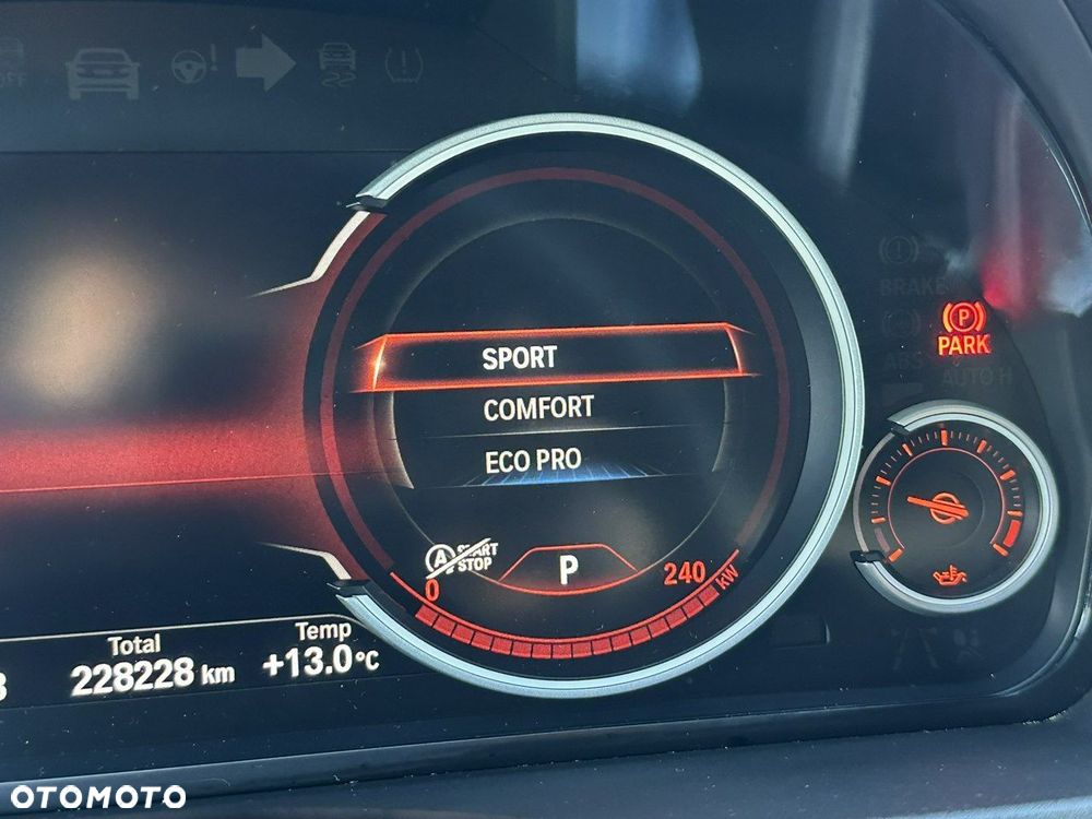 BMW Seria 5 528i xDrive - 19