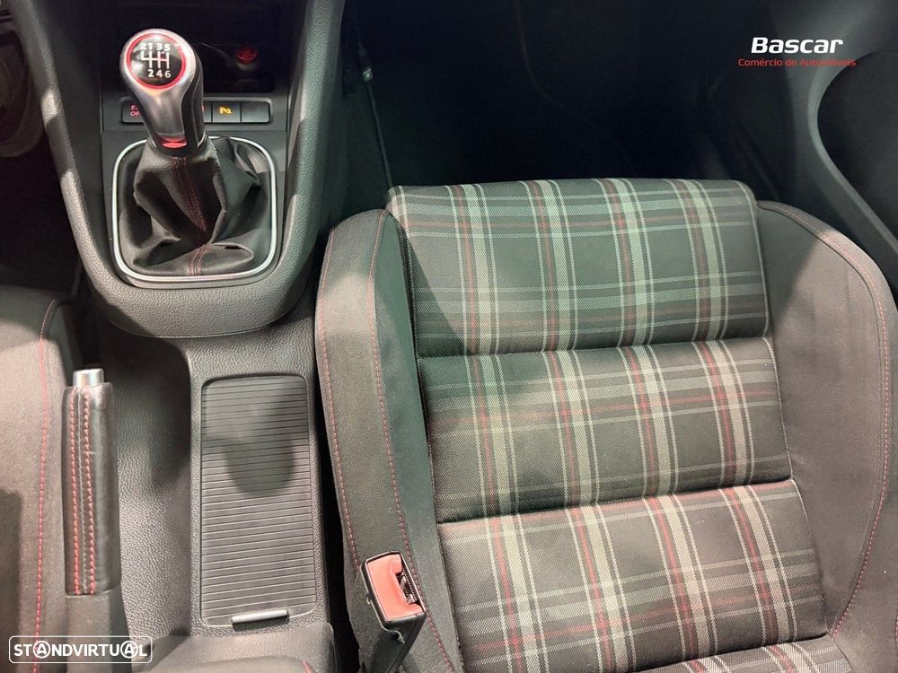VW Golf 2.0 TSi GTI - 21