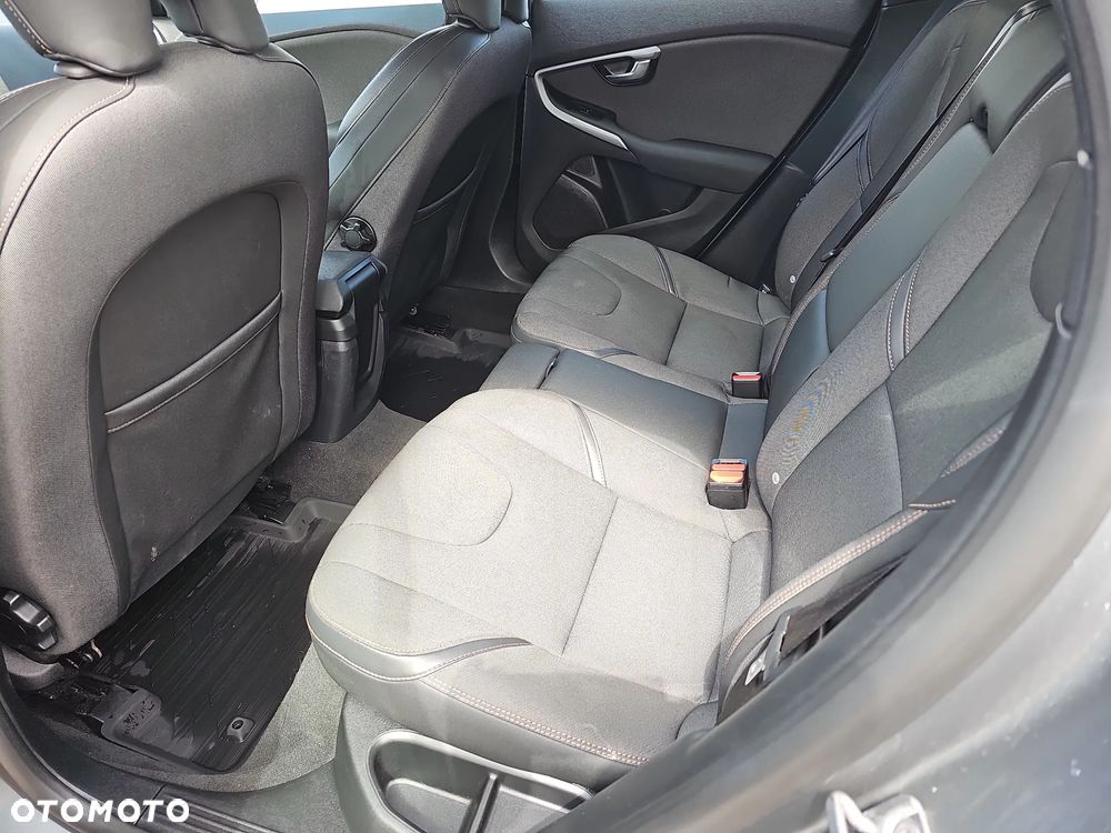 Volvo V40 T3 Drive-E Momentum - 24