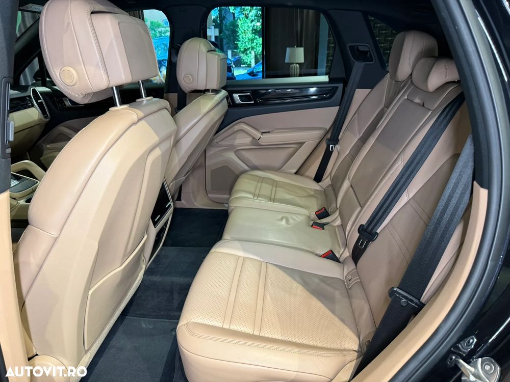 Porsche Cayenne - 25