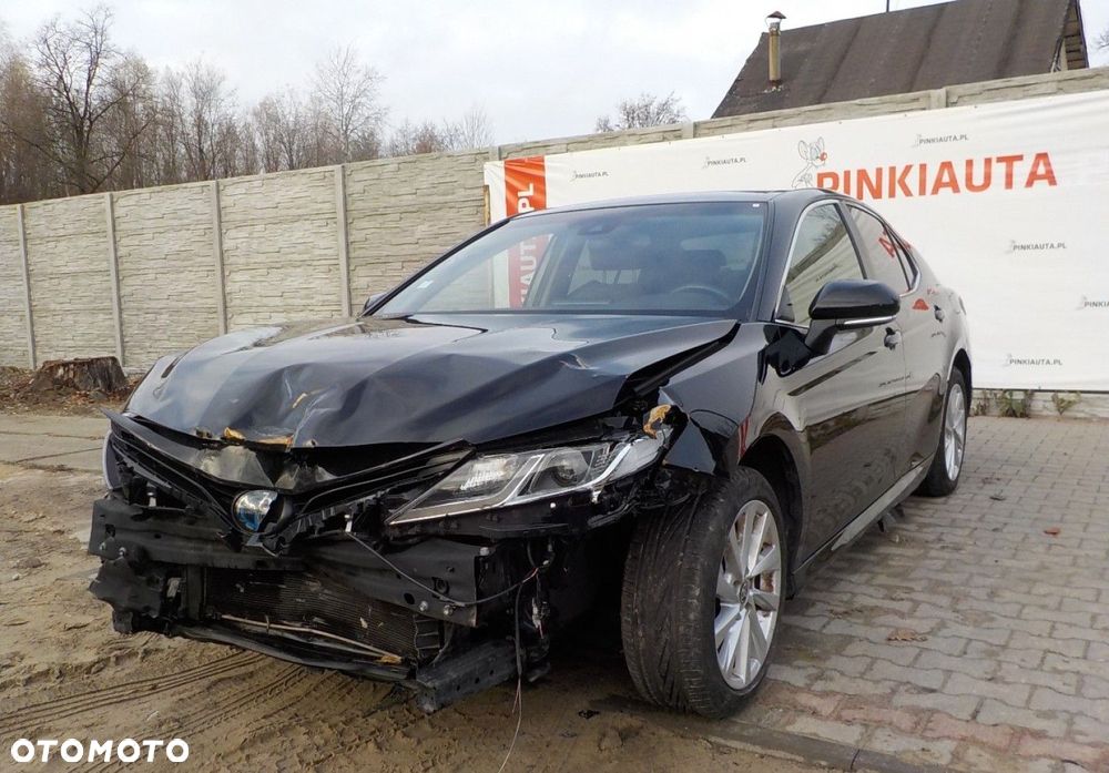 Toyota Camry - 4