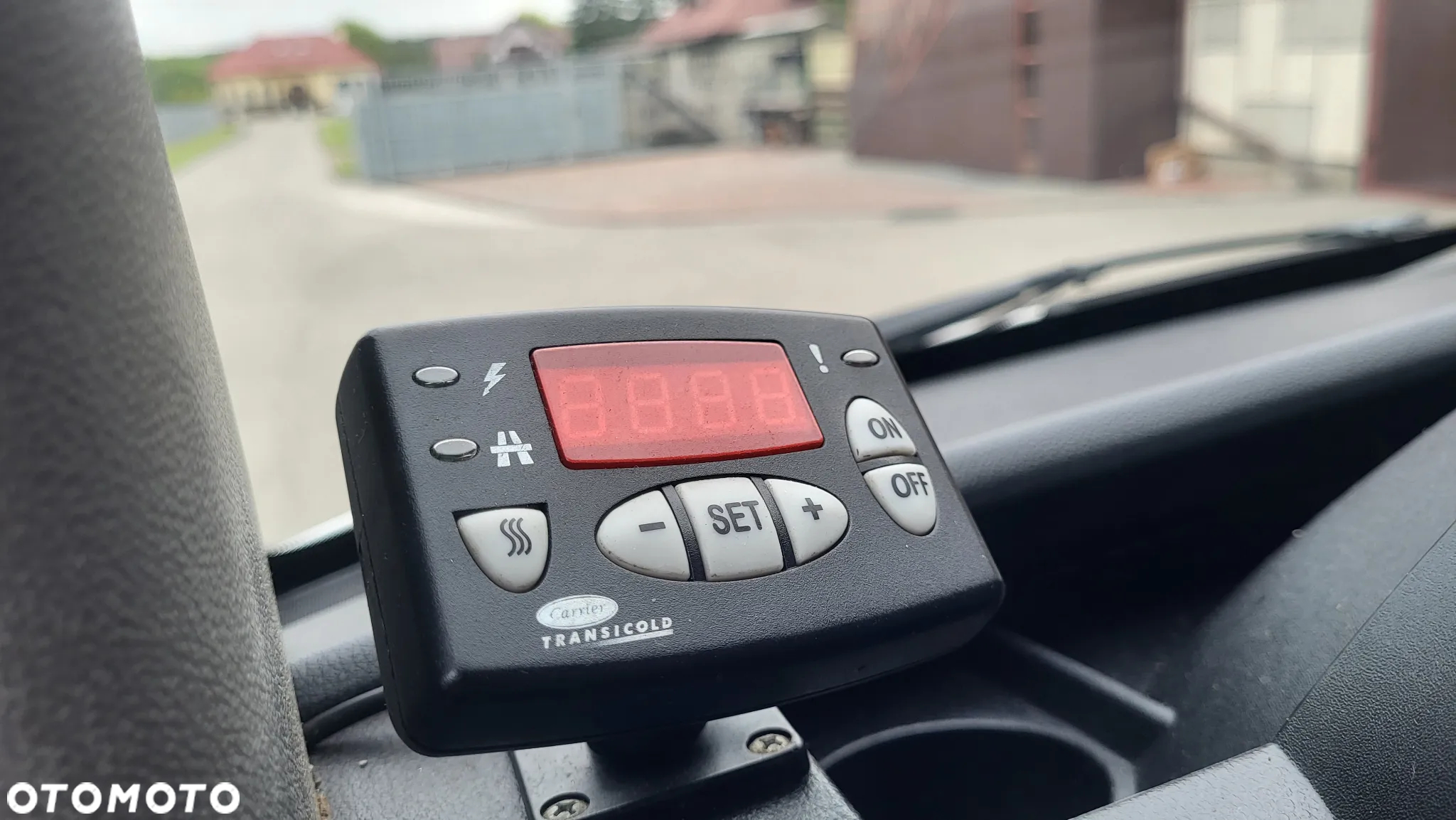 Mercedes-Benz Sprinter - 24