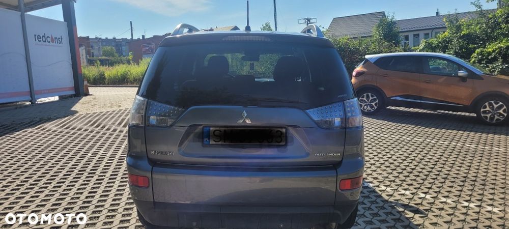 Mitsubishi Outlander - 8