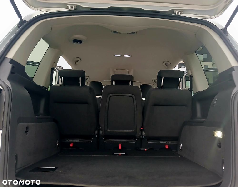Volkswagen Touran - 22