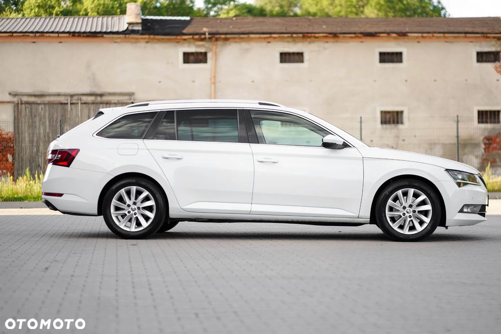 Skoda Superb 2.0 TDI Sportline DSG - 12