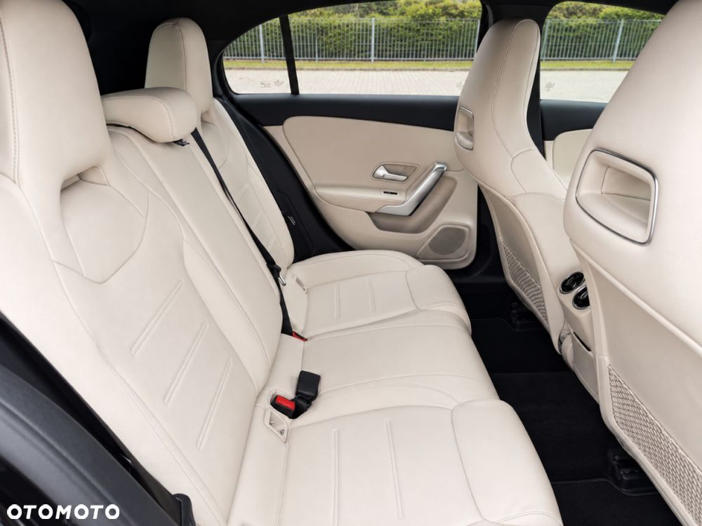 Mercedes-Benz Klasa A 200 Style 7G-DCT - 35