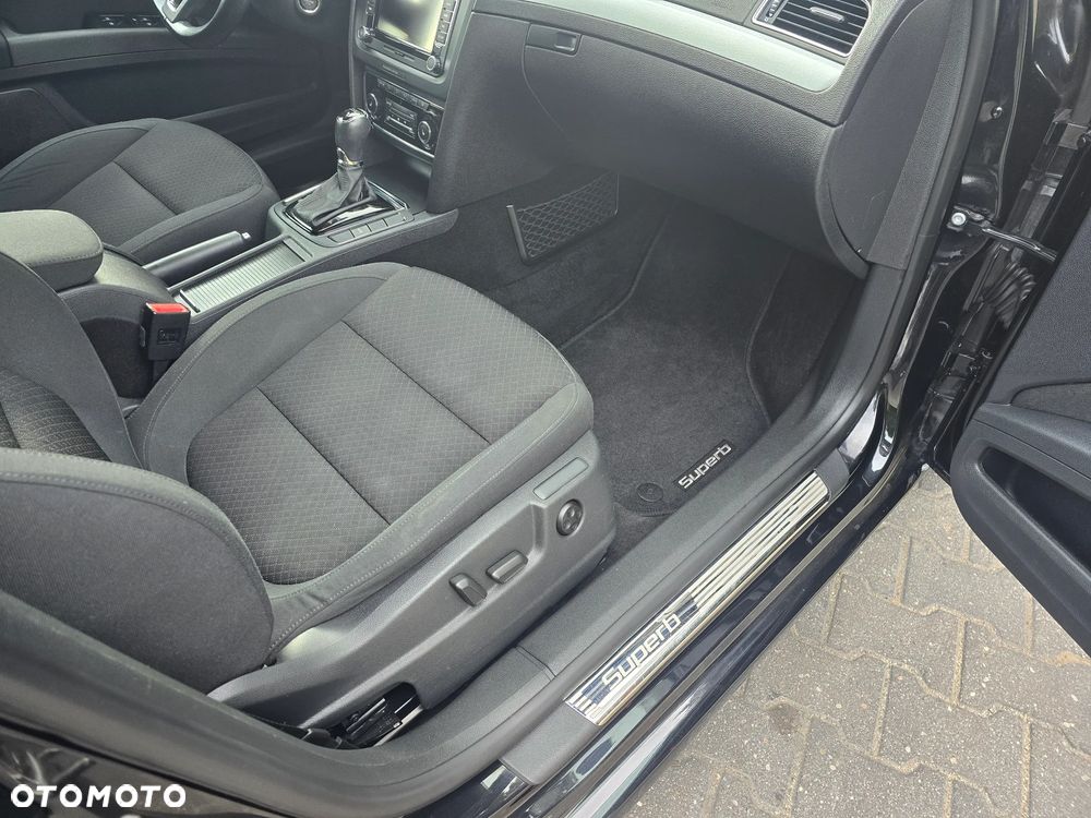 Skoda Superb 2.0 TDI DSG Elegance - 27