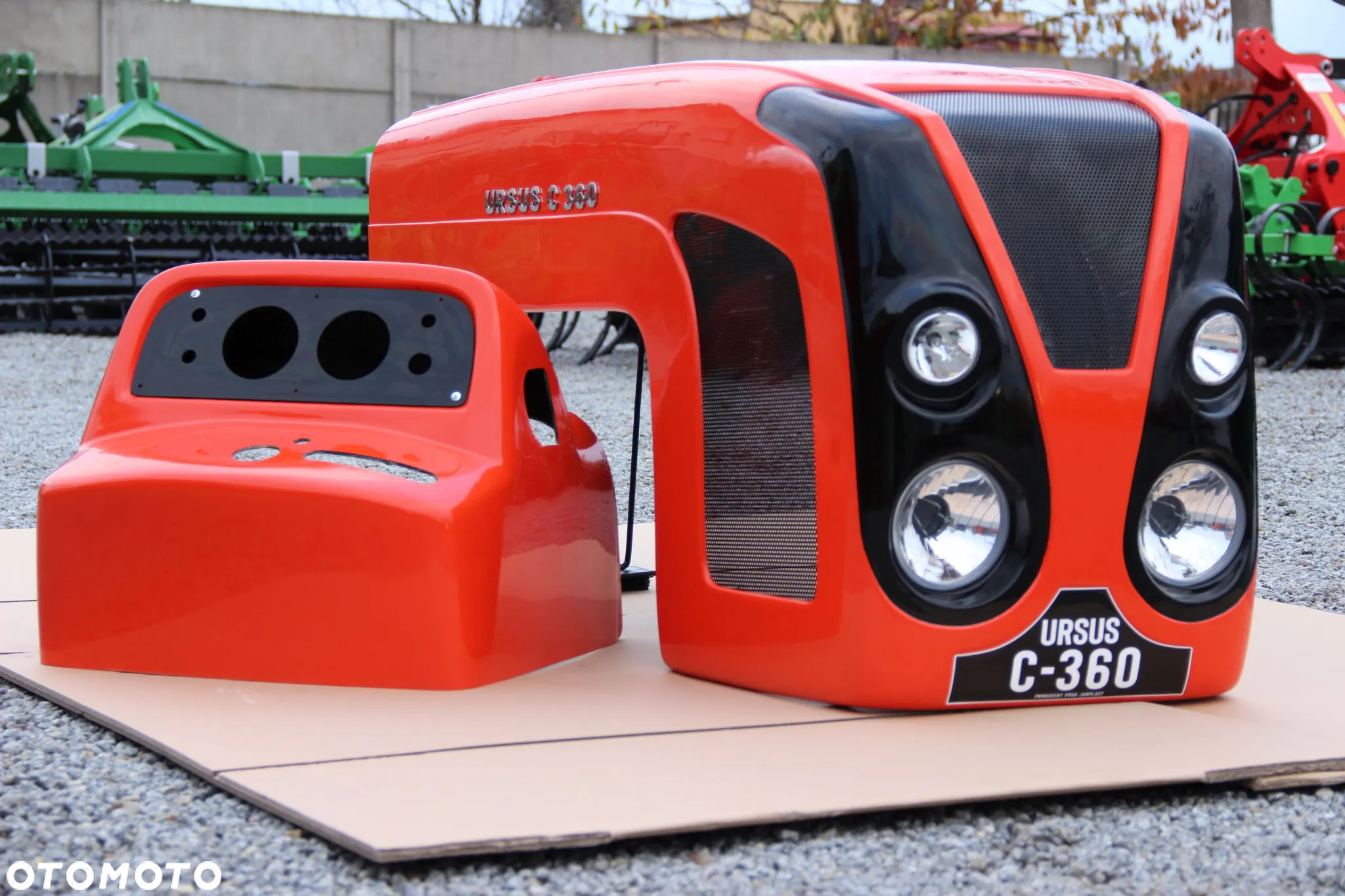 Maska ciągnikowa tworzywo Ursus C360 C-360 model 03 czerwona - 2